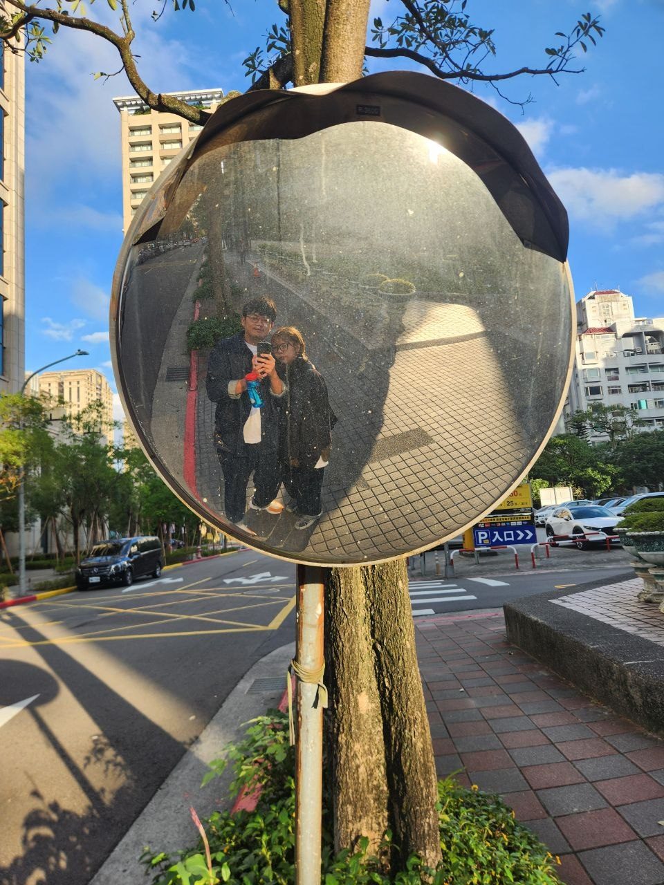 又找到一面鏡子 😆